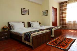 Отель Soluxe Hotel Бишкек Стандартный двухместный номер с 2 отдельными кроватями-1