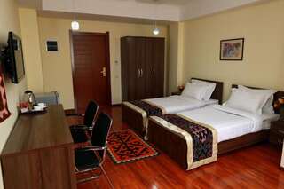 Отель Soluxe Hotel Бишкек Стандартный двухместный номер с 2 отдельными кроватями-4